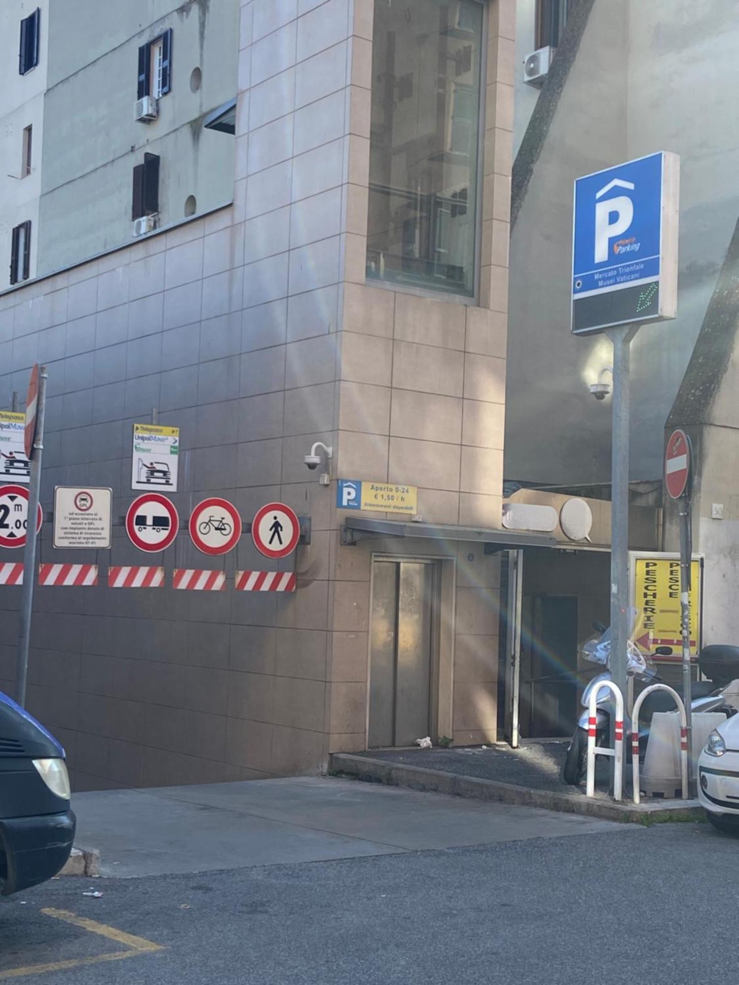 Dimora Del Papa * Roma